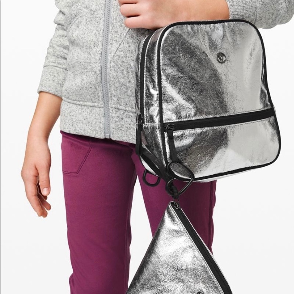 LAST ONE: Lululemon Luminous Travel Kit. - Picture 4 of 10